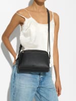 Bolso Bandolera Básico Con Textura por 9,99€