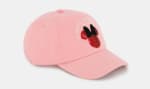 Kids El Corte Inglés Gorra de niña rosa con Minnie por 5,99€.