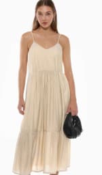 Vestido midi de tirantes regulables y escote en pico por 6.99€