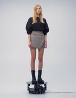 Falda cuadros desflecadas por solo 12,99€ en Bershka