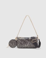 Bandolera pequeña de mujer El Corte Inglés con animal print en negro y monedero extraíble por 11,95€