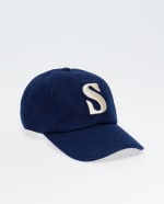 Gorra con letra marca Sfera por 5,99€