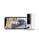 Ring Cámara interior (Indoor Camera 2.ª gen.) Cámara de vigilancia wifi con enchufe para mascotas por 29,99€
