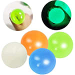 Bolas adhesivas brillantes para techo por $220.15 en Amazon