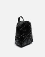 Mochila pequeña acolchada con detalles metálicos por 15€