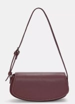 Bolso de hombro solapa color granate por 9,99€.