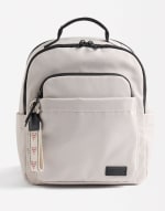 Mochila de nylon con colgante corazón por 12.99€.