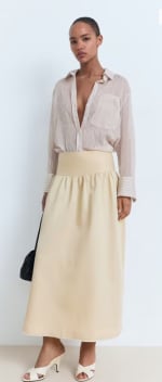 Falda midi terminaciones deshilachadas por 7.99€