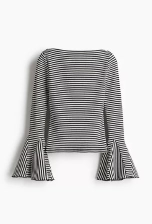 Top acanalado c/mangas trompeta Oferta $16.093 Disponible en H&M, Chile