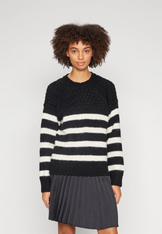ONLY Knitted ONLBILLIE Jersey Negro por 17,69€