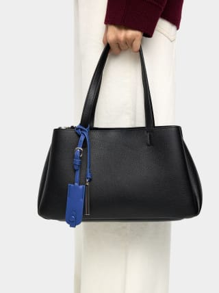 Bolso Tote liso con colgante por 12.99€