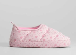 Zapatillas cerradas Olyna de estar por casa por 1.99€.