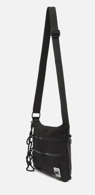 Bolso Bandolera pequeño en nylon por 10€.