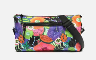 Bolso Bandolera pequeño en nylon reciclado por 12€.