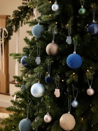 50-Pack Blue & Cream Shatterproof Christmas Baubles – £8 + Free