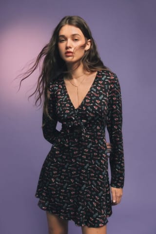 Vestido corto con escote y detalle de nudo estampado Springfield por 5.99€