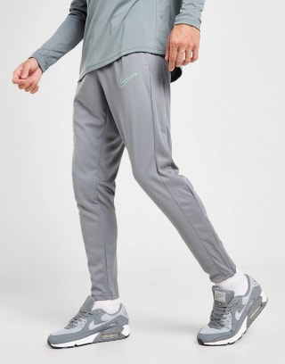 Nike Academy pantalón de chándal por 20€