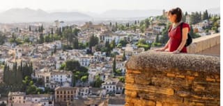 Estancias en el corazón de Granada con desayuno desde 72€