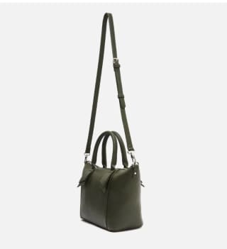Bolso tote mediano con asa bandolera extraíble por 14€.