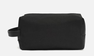 Neceser con asa de mano por 7.50€.