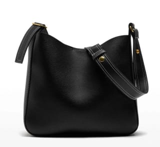 Bolso de hombro con textura por 17.99€.