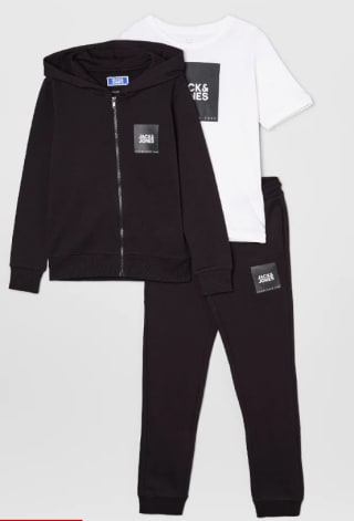 Conjunto chándal y camiseta infantil Jack and Jones por 38€