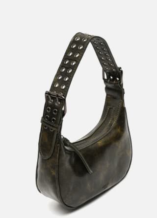 Bolso de hombro con asa regulable y detalles metálicos por 8.10€