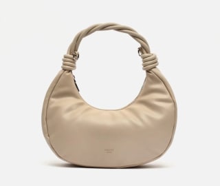 Bolso de hombro pequeño por 9€.