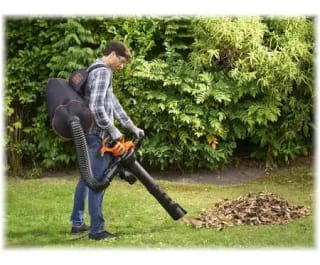 BLACK+DECKER soplador aspirador triturador BEBLV300 por 79.70€.