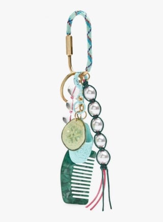 Parfois Llavero con charm de perlas y peine decorativo por 10.99€.