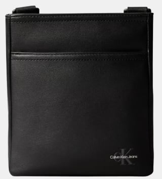 Bolso plano monologo Calvin Klein por 34.95€