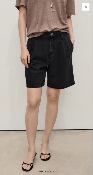 Bermudas Denim tiro medio pinzas por 4.99€.