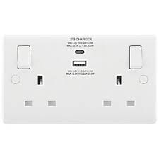 LAP LAP 2-Gang Socket with USB Charger £6
