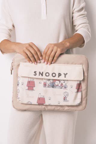 Women'secret Funda ordenador nylon beige Snoopy por 9.99€