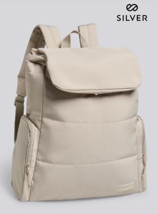 Mochila Silver mediana 16L por 7.99€.