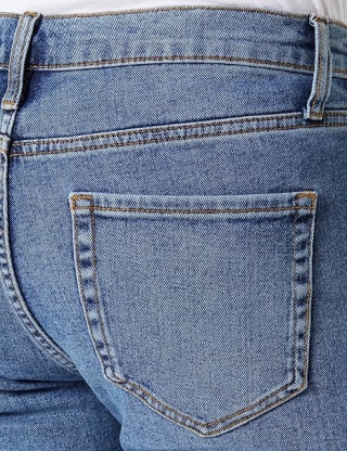 Amazon Essentials Men's Athletic-Fit Stretch Jean for £16.70