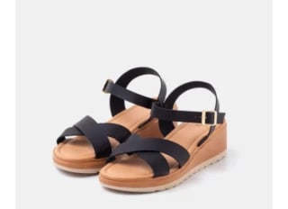 Sandalias de cuña con tiras cruzadas de mujer TEX por 11.99€.