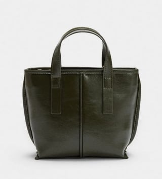 Bolso Tote con Bandolera por 9.99€.