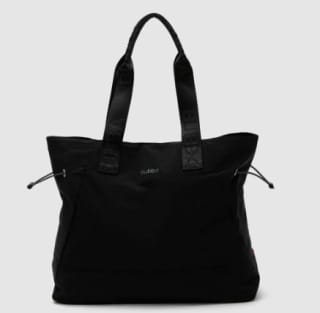La Tote Mady Black de Bubba Essentials ahora ahora solo $30.093 en Falabella
