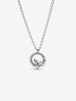 Collar con Pendiente Racimo y Círculo Herbario por $1,217 | Pandora