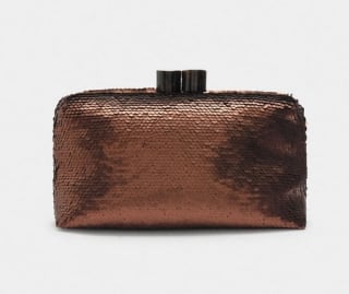 Bolso de fiesta con lentejuelas por 7.99€.