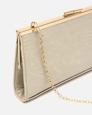 Bolso de fiesta pequeño color beige con correa y estampado animal print por 9€