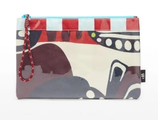 Bolso de mano de nylon estampado por 12.99€.