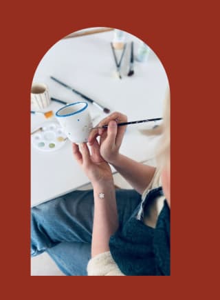 Gratis bordje of kopje beschilderen en meenemen in de Keramiek workshop