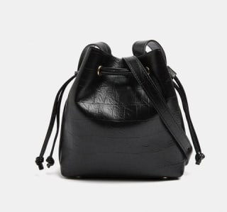 Parfois Bolso Bombonera con grabado animal por 9.99€.