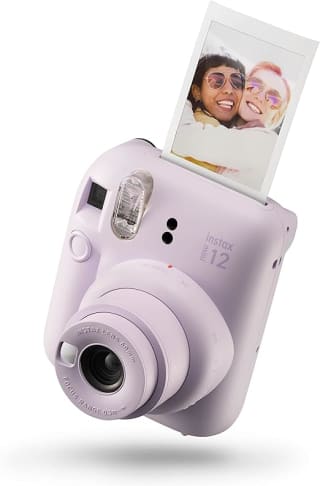 Cámara Instax Mini 12 Lila por $1,200 | Oferta Amazon