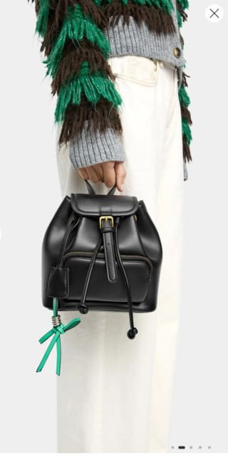 Mini Mochila con colgante por 9.99€.