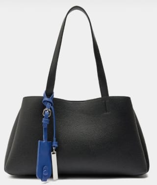 Parfois Bolso Tote liso con colgante por 9.99€.