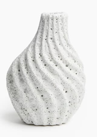 Keramieken vaas voor €14,99 bij H&M