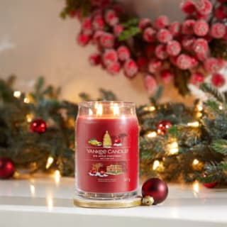 Yankee Candle Large Signature 567g – £14.95 + Free Next Day Delivery (Code)